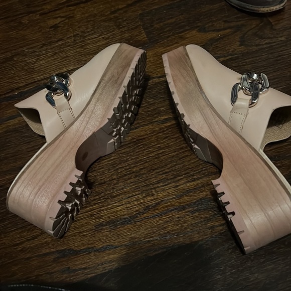 cream clogs - Picture 4 of 4